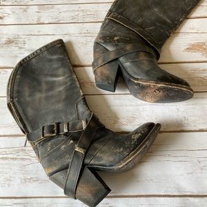 NEW FREEBIRD BY STEVEN, Teagan distressed boot. Size 6.